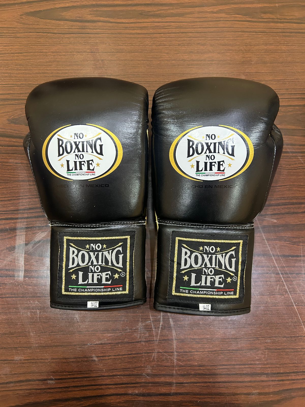 NO BOXING NO LIFE ボクシンググローブ14oz No Boxing No Life Boxing Gloves - Lace-Up Black & Gold Edition